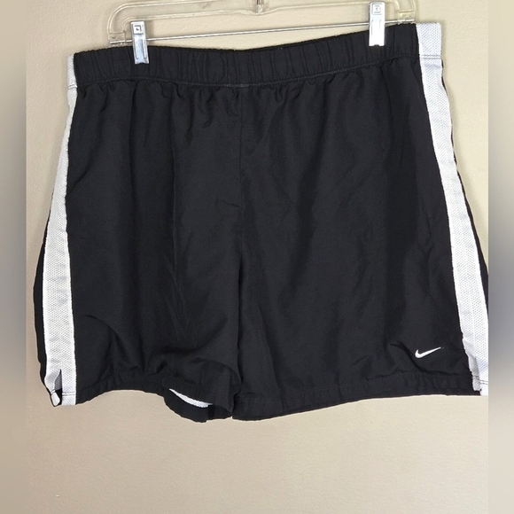 Women's Vintage 90's Nike Performance Mesh Lined Shorts, Size XL - Picture 1 of 3